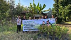 Cegah Krisis Iklim, Pemuda di Langkat Tanam Bibit Durian Sambil Ngabuburit