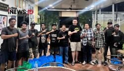 Kapolres Gowa Sentuh Hati: Penyanyi Jalanan Dapat Sembako dan THR