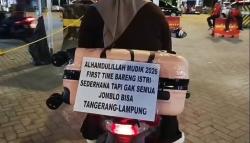 Heboh! Pemudik Motor Ini Pertama Kali Mudik Bareng Istri, Rela Berdesakan ke Lampung