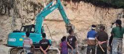 Kisah Excavator yang Datang dari Jarak 3 Jam Perjalanan untuk Evakuasi Dua Bocah Tertimbun Longsor