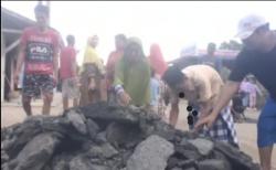 Akses Lima Desa di Lebak Rusak Parah, Warga Turun Tangan Beli Batu dan Semen