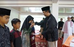 200 Anak Yatim di Cilegon Terima Santunan Ramadan, Warga dan Pegawai Buka Puasa Bersama   