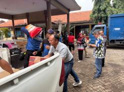 Dukung Pemulihan Ekonomi Jelang Idulfitri, Warga Terdampak Banjir di Dua Kabupaten Diberi Bantuan