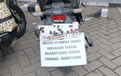 Viral Tulisan Kocak Pemudik di Belakang Motor, Bikin Pengendara Lain Tersenyum