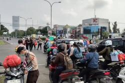 Kecelakaan Beruntun 4 Motor Pemudik di Simpang Pemuda di Kota Cirebon Satu Orang Tidak Sadarkan Diri