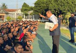 Sentuhan Humanis Lapas Serang, Warga Binaan Terima Baju Lebaran