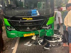 Bus Trans Jatim Tabrak Pemotor di Solokuro Lamongan, Satu Tewas di Tempat