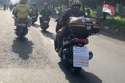 Sindir Koruptor, ini Tulisan Kocak Pemudik Motor di Kalimalang, Jakarta Timur