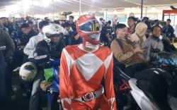 Power Ranger Ikut Mudik, Curi Perhatian di Pelabuhan Ciwandan