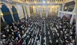 Malam 29 Ramadan, Ribuan Jamaah Padati Masjid Al Akbar untuk Qiyamul Lail