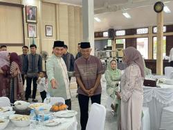 Lansia di Pandeglang Haru Bisa Bertemu Wagub Banten Dimyati di Momen Lebaran