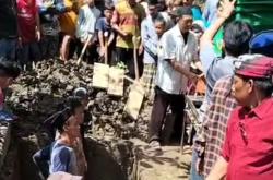 Bupati Pemalang Hadiri Pemakaman 5 Anggota Keluarga Korban Kecelakaan Tol Pejagan–Pemalang