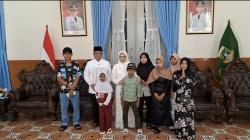 Yatim dan Duafa Berlebaran di Gedung Negara, Gubernur Andra Soni: Rumah Ini Milik Rakyat