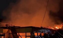 Malam Takbiran, Deretan Kios di Kompleks Stasiun Pemalang Kebakaran