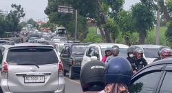 Penampakan Hari Ke 2 Lebaran 2026 di Jombang, Lalu Lintas Bandarkedungmulyo Macet Parah 4 Kilometer