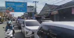 Libur Lebaran, Jalur Wisata Cilegon-Anyer Macet! Antrean Kendaraan Tembus 3 Km