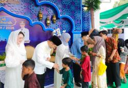 Hari Pertama Lebaran, Grahadi Dipadati Warga Ikuti Tradisi Riyayan