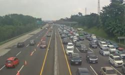 Update Lalin Hari Ini: Jasa Marga Terapkan Contraflow di Tol Jakarta-Cikampek KM 55-65