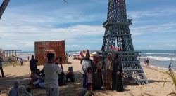 Tiket Murah, Spot Instagramable! Pantai Kelapa Warna Lebak Diserbu Wisatawan Saat Lebaran