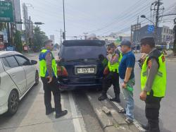 Gawat, Mobil Pemudik Rem Blong hingga Lompat Median Jalan di Gayamsari