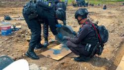 Tim Gegana Satbrimob Polda Jateng Musnahkan Bahan Peledak di Lapangan Tembak Kodam Diponegoro