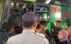 Puncak Arus Balik, Penumpang Bus Padati Terminal Ponorogo hingga Harus Menunggu