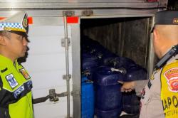 Saat One Way di Jalur Wisata Soreang, Polisi Gagalkan Peredaran 1.500 Liter Tuak