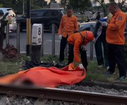 Pengendara Motor Tewas Tertabrak Kereta Api di Pelintasan Taman Pelangi Surabaya