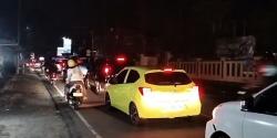 Jalan Pandeglang–Rangkasbitung Macet Parah hingga Exit Tol Serang-Panimbang