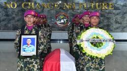 Pangkomar Pimpin Penghormatan Terakhir Pemulangan 2 Prajurit Marinir yang Gugur di Maybrat