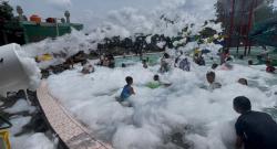 Wisata Mandi Busa di Jombang Diserbu Warga yang Libur Lebaran 2026
