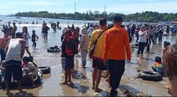 Puluhan Anak Terpisah dari Orang Tua di Pantai Anyar, Petugas Kewalahan Tangani Lonjakan Wisatawan