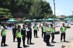 Ada Korban Meninggal Terseret Ombak, Polres Kebumen Larang Wisatawan Mandi di Laut
