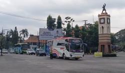 Bus Besar Tetap Bebas Melintas di Jalur Larangan, Kasatlantas: Polisi Punya Diskresi