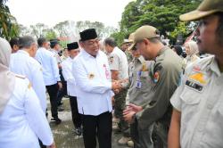 Libur Lebaran Usai, Bupati dan Wabup Grobogan Salami Peserta Apel Pagi Perdana