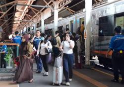 Hari Pertama Kerja usai Libur Lebaran, Stasiun di Daop 4 Semarang Masih Dipadati Penumpang