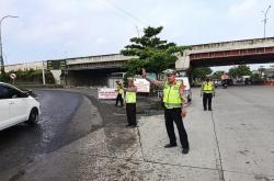 Cegah Kemacetan Arus Balik, Polda Jateng Sekat Kendaraan Sumbu Tiga di Ujung Tol Kaligawe
