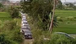 Viral Ratusan Kendaraan Pemudik Nyasar Masuk Sawah hingga Perkampungan gegara Ikuti Google Maps