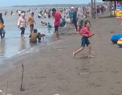 Hanya Bayar per Kendaraan, Piknik ke Pantai Pulau Putri Karawang Tak Perlu Rogoh Kocek Dalam