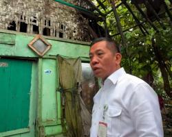 Aksi Cepat Bupati Aep Syaepulloh Tinjau Rumah Roboh, Pastikan Warga Segera Dapat Hunian Layak