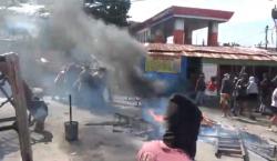 Kericuhan Warnai Penertiban Lapak PKL di Jalan Satando Makassar