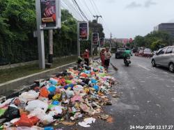 Truk DLH Tumpahkan Sampah di Jalan Sultan Agung, Pemkot Semarang Minta Maaf