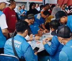 Sukseskan Program Prioritas Nasional, Ratusan ASN Karawang Jalani Cek Kesehatan Usai Senam Pagi