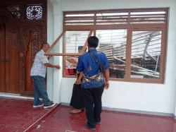 Atap Aula Kelurahan Mlatinorowito Ambruk, Inspektorat Turun Tangan