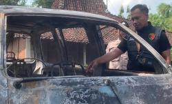 Polisi Ungkap Dugaan Mobil Terbakar di Ponorogo hingga Pemilik Alami Luka Bakar