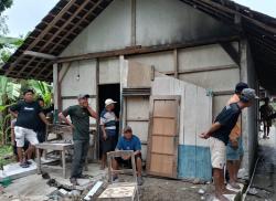 Bantaran Sungai Glugu di Toroh Longsor, Tiga Rumah Warga Terancam Ambruk