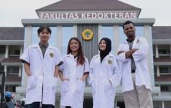 Bocoran! Kampus di Surabaya Ini Punya Strategi Khusus Cetak Dokter yang Siap Terjun ke Lapangan