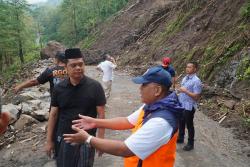 Tinjau Longsor Tempur, Pembukaan Jalur Baru Ditarget Rampung Empat Pekan