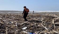 Pantai Samas Bantul Dipenuhi Sampah, Wisatawan Keluhkan Kebersihan