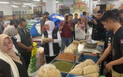 Sidak Pasar di Ponorogo Paska Lebaran, Gubernur Khofifah Sebut Harga Stabil dan Turun